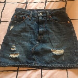 𝅺Levi’s  skirt jeans​​​​​​​​​